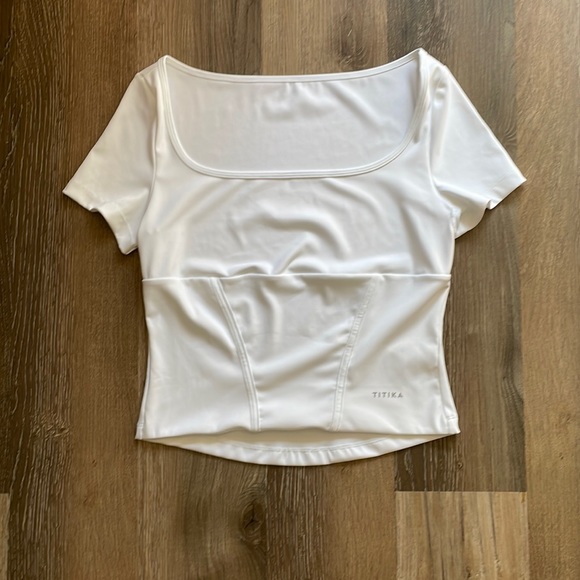 NWOT Titika Power Short Sleeve Shirt in White - Picture 4 of 7